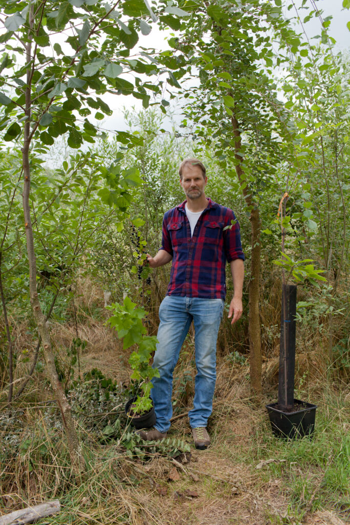 Sander Bosman in het voedselbos